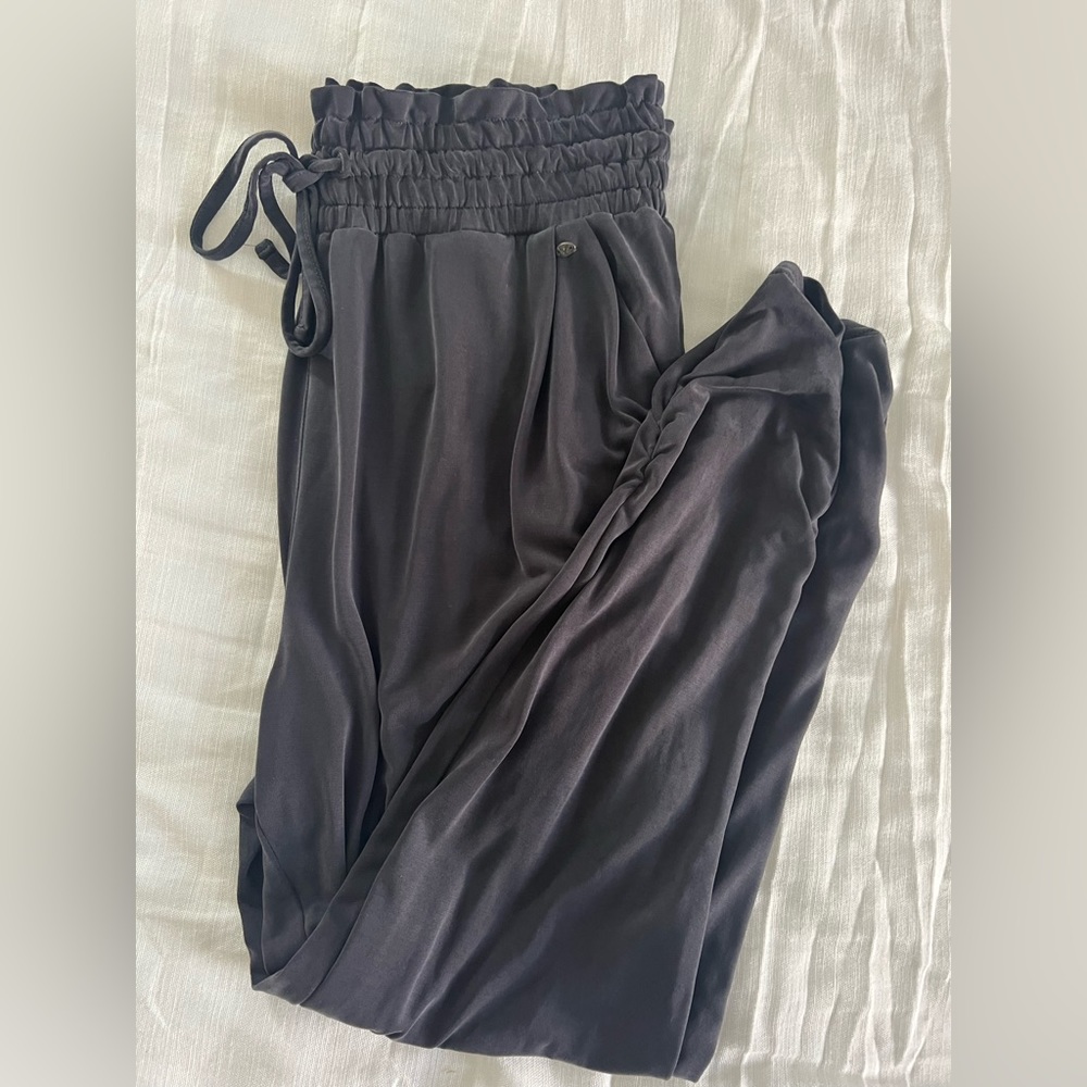 American Eagle joggers